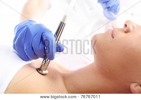 Smoothing the skin, microdermabrasion diamond