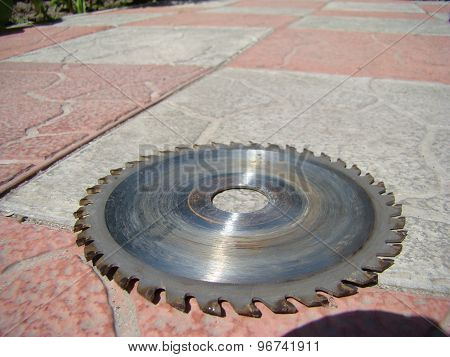 Saw