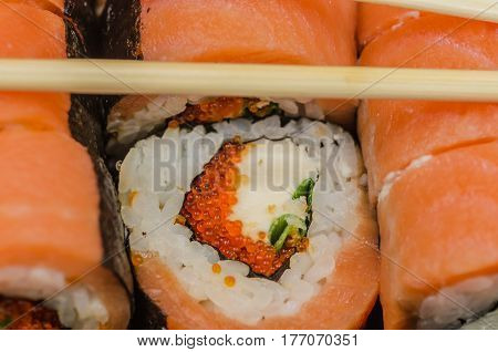 Sushi is a classic Japanese snack made from finely chopped fish fillets, usually raw, less smoked, vegetables, seafood, appropriately boiled rice, sometimes wrapped in algae noria