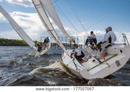 Moscow , August 3 : Public open.Team athletes participating in the sailing competition - match race , held in Moscow on Pirogov Reservoir August 3, 2016