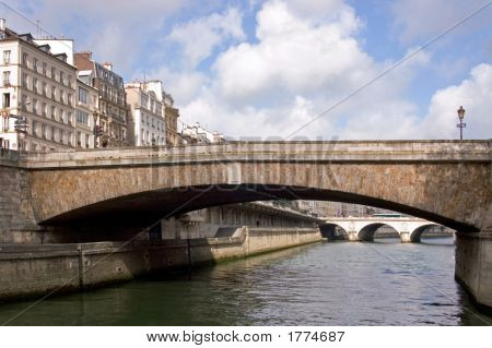 Ponte sobre o Rio Sena