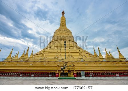 Shwemawdaw Pagoda (Shwemawdaw Pagoda) the hightest pagoda in myanmar locate in bago myanmar