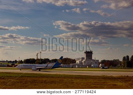 November 25, 2018 Kiev, Ukraine Ukraine International Airlines Airplane In Boryspil Kbp Internationa