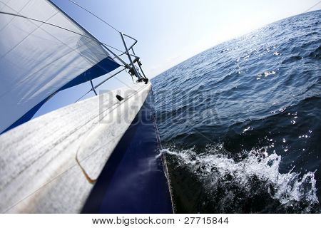 Vela in mare aperto