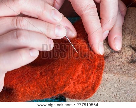 Master Class Of Repairing Fleece Glove Using Needle Felting Process - Craftsman Mixes Fibers In Felt