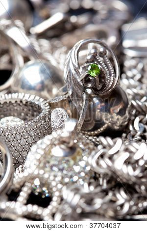 블랙 바탕에 실버 Jewlery