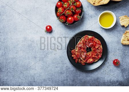Friselle With Tomato, Oil And Origano