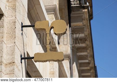 Bordeaux , Aquitaine  France - 05 19 2023 : Repetto Text Brand And Logo Sign Front Chain Facade Stor