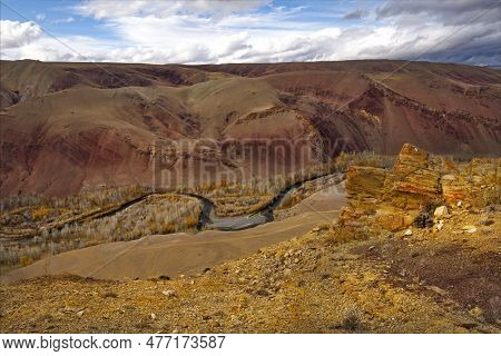 Russia. The South Of Western Siberia, The Altai Mountains. Picturesque Autumn View Of The Valley Of 