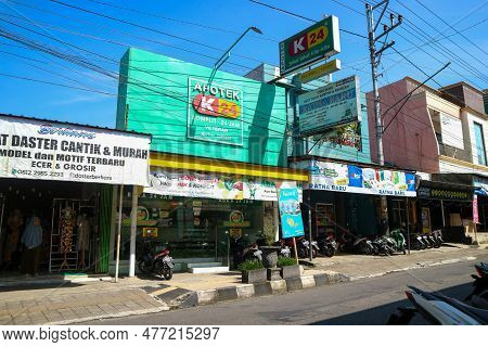 Wonosobo, Indonesia - April 5, 2023: Apotek K24 At Jalan Veteran. Apotek K24 Is Famous Pharmacy In I