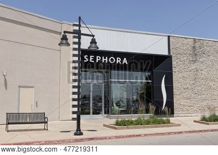 Champaign - Circa June 2023: Sephora Retail Mall Store. Sephora Is A Cosmetics Company Based In Pari
