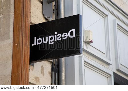 Bordeaux , Aquitaine  France - 06 01 2023 : Desigual Wall Facade Logo And Text Shop Sign Spain Store