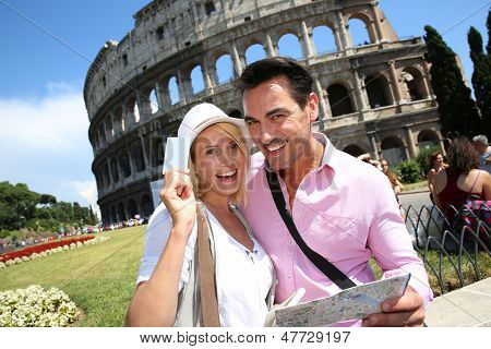 Touristes detenteurs museum pass du visiteur à Rome