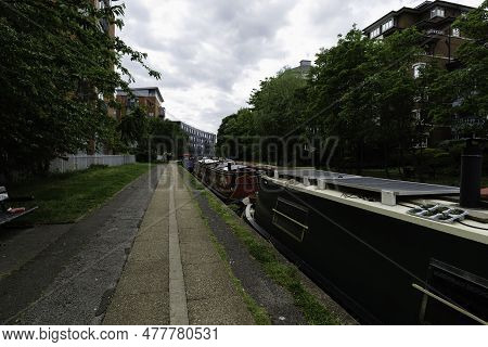 London - 05 28 2022: Houseboats Moored Alongside The Grand Union Canal Near Harrow Rd