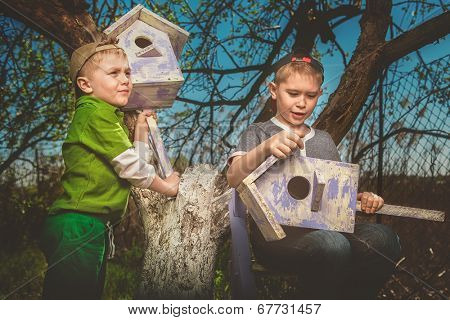 Children installing a self-made Bird House.