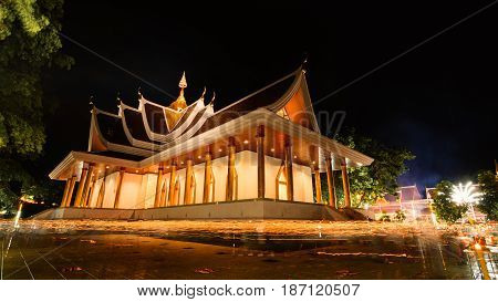 Pa Pradoo Temple In Night Scene.