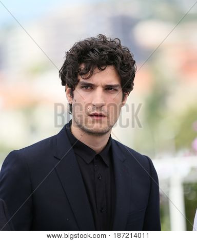  Louis Garrel attends the 'Ismael's Ghosts (Les Fantomes d'Ismael)' photocall during the 70th annual Cannes Film Festival at Palais des Festivals on May 17, 2017 in Cannes, France. 
