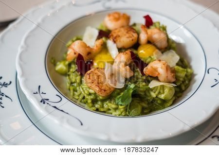 Tasy seafood shrimp salad in a restaurant