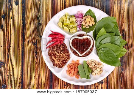 Leaf-wrapped Bite-size Appetizer, Miang Kum
