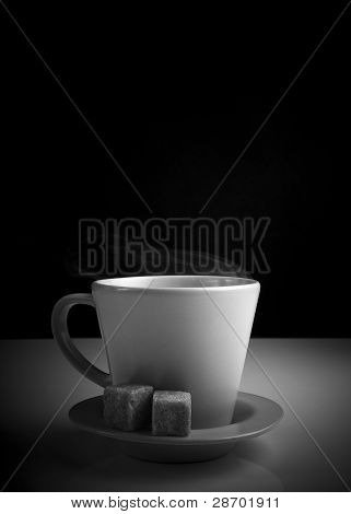 copo branco de bebida quente b/w