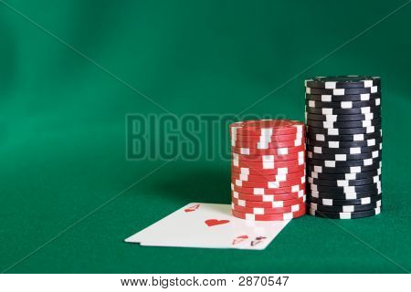 Stoh čipy a dvě esa