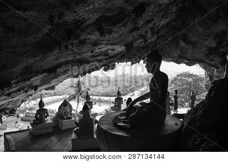 Hpa-an, Myanmar - 19 November, 2018: Black And White Picture Buddha Statues At Yathaypyan Cave, An I