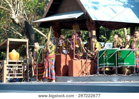 Bangkok ,  Thailand - January 26 , 2019 : Unidentified Thai Music Band Playing Pong Lang Traditional