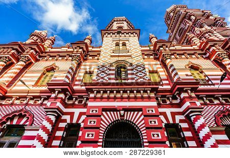 View On Jami-ul-alfar Mosque Or Red Masjid Mosque Is A Historic Mosque In Colombo, Sri Lanka