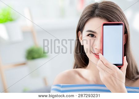 Pretty Woman Show Her Brandnew Smart Phone With Empty Screen