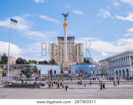Kyiv. Ukraine. Summer 2018. Independence Square. Maydan Nezalezhnosti With Monument And Hotel Ukrain