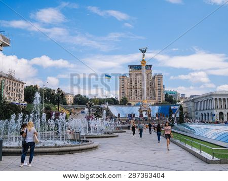 Kyiv. Ukraine. Summer 2018. Independence Square. Maydan Nezalezhnosti With Monument And Hotel Ukrain