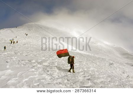 Flags Of Ukraine Climbers