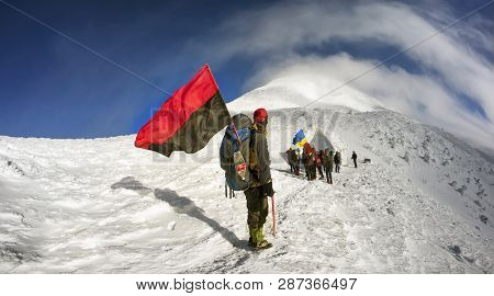 Flags Of Ukraine Climbers