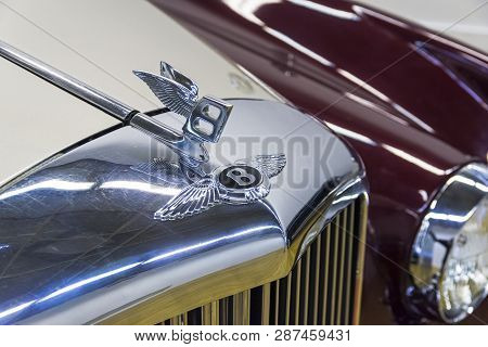 Moscow, Russia - November 10, 2018: The Traditional Emblem Of Bentley - Winged Latin Letter 