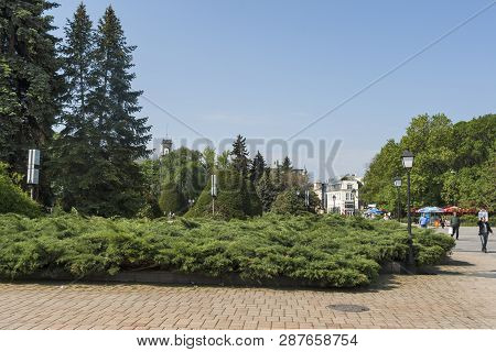 Ruse, Bulgaria - May 1, 2008: Building And Street At The Center Of City Of Ruse, Bulgaria