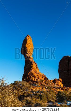 Balanced Rock Formation, Arches National Park