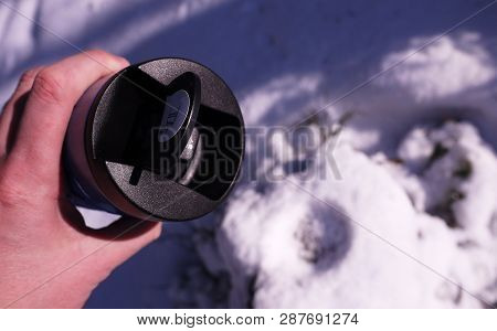 Thermal Mug To Keep The Temperature Warm Or Cold. For Storage Of Hot Or Cold Drinks