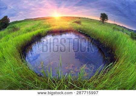 Mud-oil Geyser