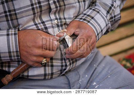 Meerschaum Carving Master. Shaping With Carving Knife. The Art Of Meerschaum Hand