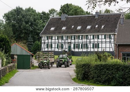 Heiligenhaus, Nrw, Germany - August 24, 2017:
Timbered Hofcafe Abtskueche The Historical Farm On The