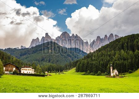 Church Of St. John Of Nepomuk And Geisler (odle) Dolomites Peaks - Santa Maddalena, Val Di Funes, Ty