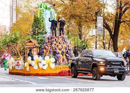New York City, Ny, Usa - November 22, 2018:  The Magic Of The Aloha Spirit Comes To Life Aboard This