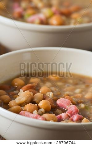 ถั่ว Borlotti และ spelt ซุป