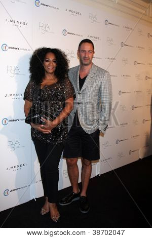 LOS ANGELES - Ekim 17: Jody Watley 3 yıllık sonbahar partide tasarımcı J Mendel geldiğinde,