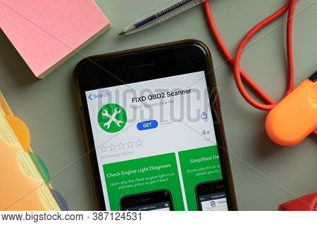 New York, Usa - 27 September 2020: Fixd Obd2 Scanner Mobile App Logo On Phone Screen Close Up, Illus