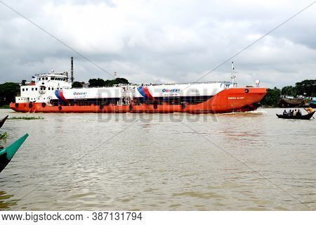 Ship In The River The Photo Was Taken From Shitolokkha River, Narayanganj,rupgonj On 28th September 