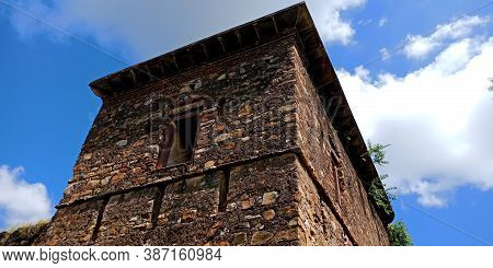 District Katni, India - October 10, 2019: Side Corner Wall View At Ancient Fort In Vijayraghavgarh F