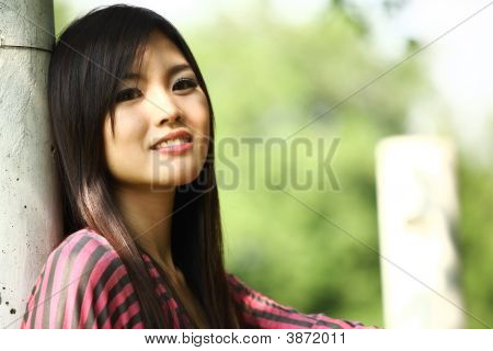 Modello bello godersi il pomeriggio