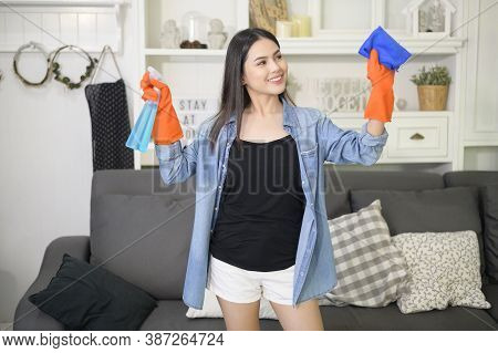 A Woman With Cleaning Gloves Using Alcohol Spray Sanitiser To Cleaning House, Healthy And Medical, C