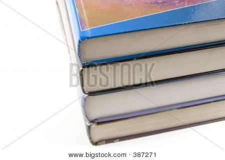 หนังสือเก่าซ้อนขึ้น